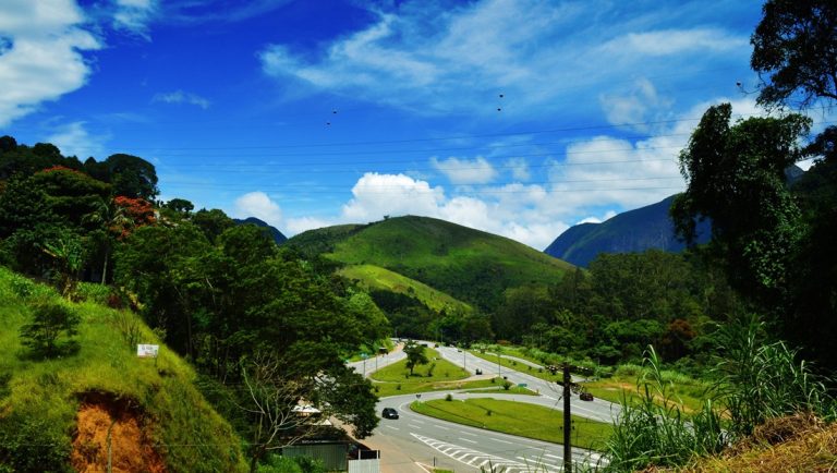 Lush green mountains and scenic landscape near Rio de Janeiro featured in this things to do in Rio de Janeiro guide