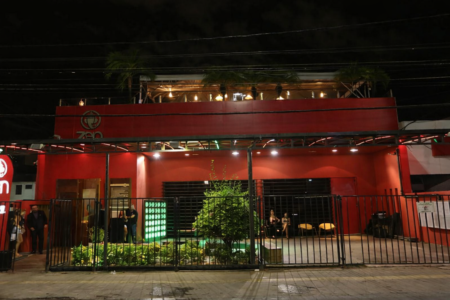Zen nightclub in Salvador at night, featuring a red exterior, rooftop terrace, and lively nightlife atmosphere