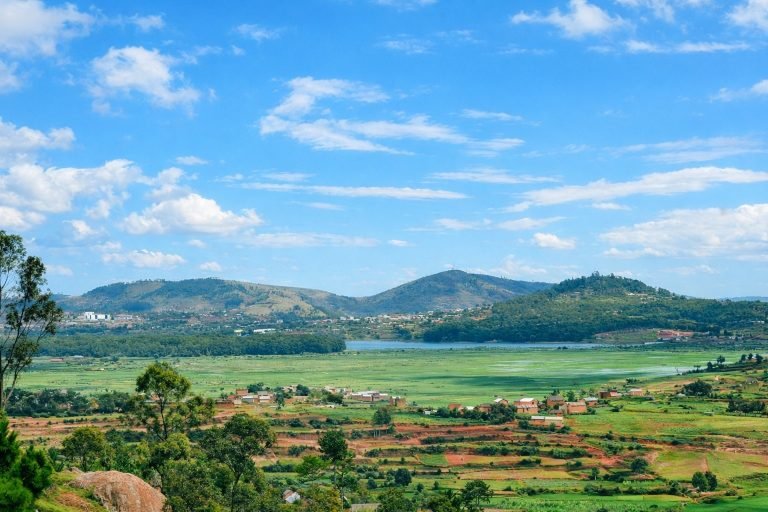 Madagascar Itinerary - Sunlit landscape of Madagascar’s Central Highlands with rolling hills, villages, and open countryside