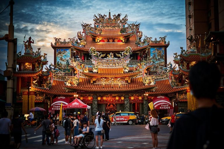 raohe night market entrance temple Songshan Ciyou Temple illuminated in Taipei Taiwan Caption Description