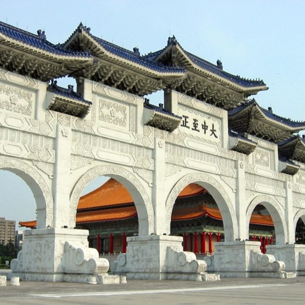 Where to stay in Taiwan - Taipei Chiang Kai-shek Memorial Hall entrance gate