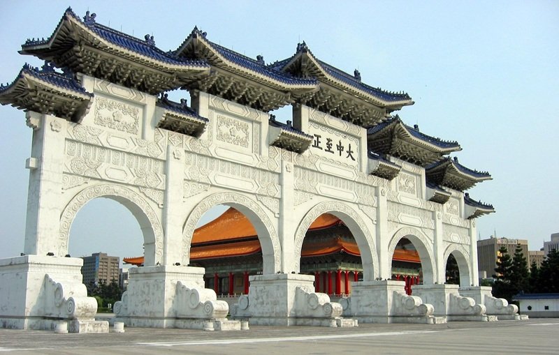 Where to stay in Taiwan - Taipei Chiang Kai-shek Memorial Hall entrance gate
