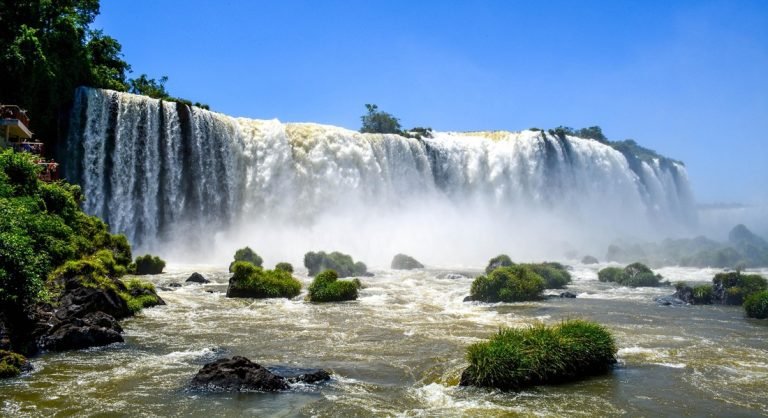 Brazil travel tips: Iguazu Falls waterfall landscape with powerful cascades and river views 📝 Caption 📄 Description