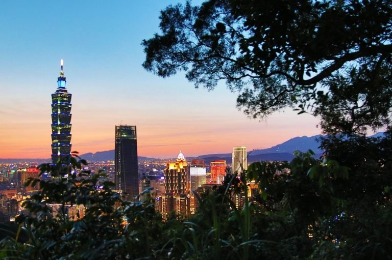 Taiwan travel tips for visiting Taipei skyline and getting around Taiwan with MRT access to Taipei 101 Caption: Description: