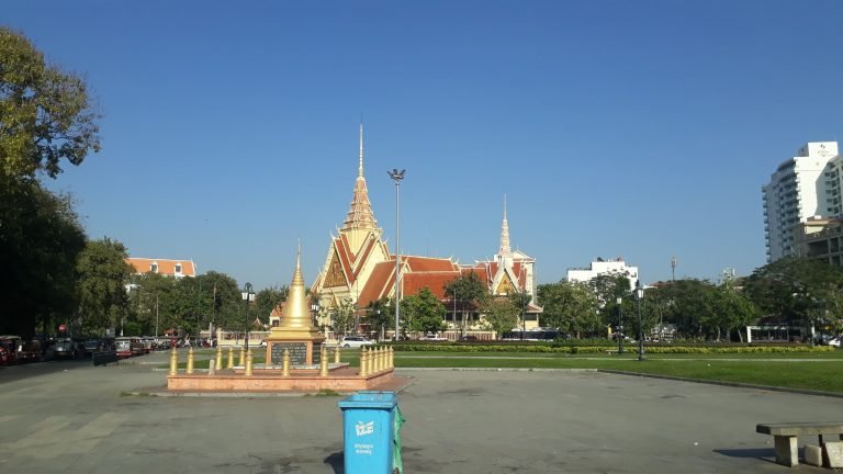 Wat Phnom Temple in Phnom Penh
