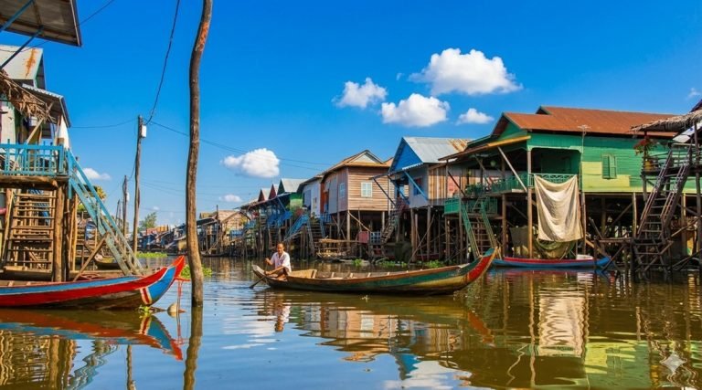 tonle sap floating village stilt houses boats daily life cambodia