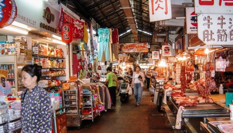 Where to stay in Taiwan - Local market street food scene Taiwan