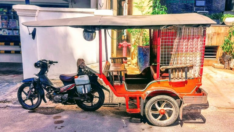 Things to do in Phnom Penh tuk tuk remork street transport Cambodia
