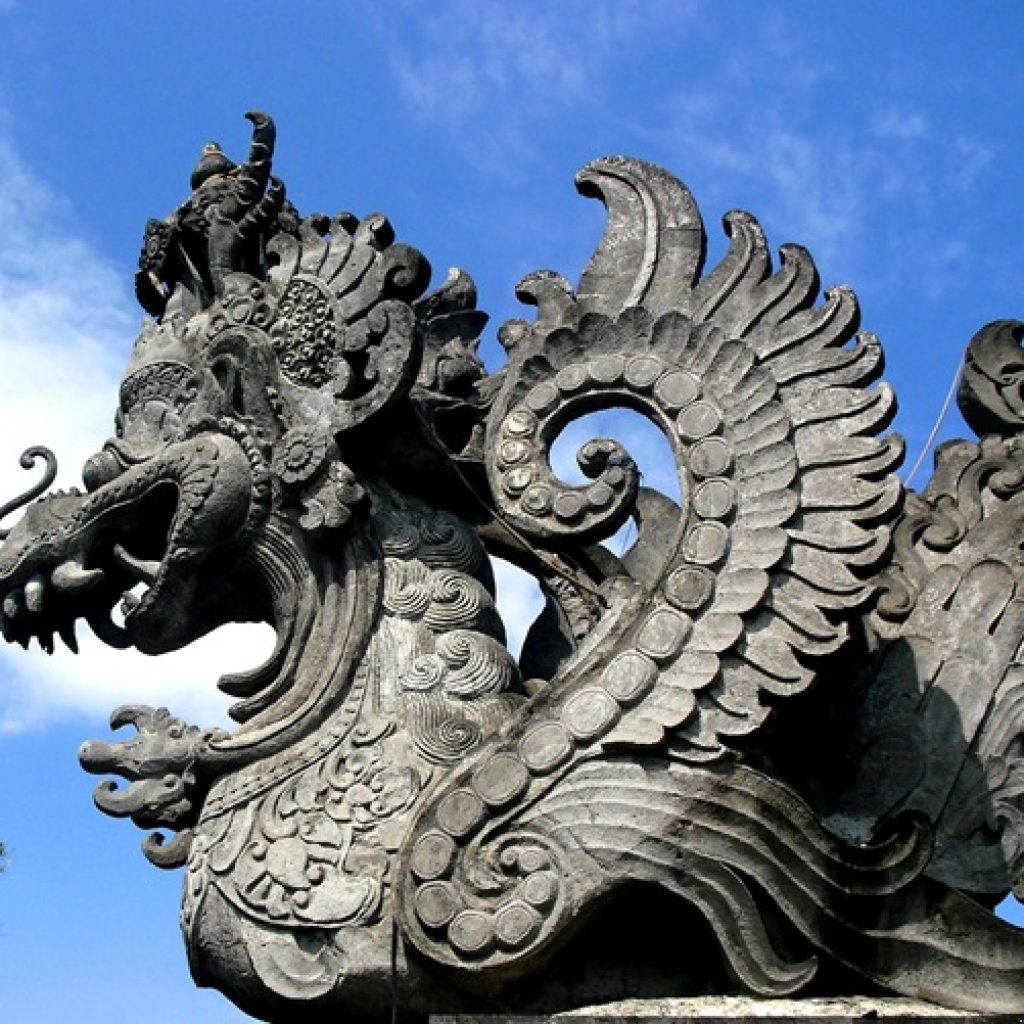 Traditional Balinese guardian statue during a Bali itinerary visit to temples and cultural sites in Bali