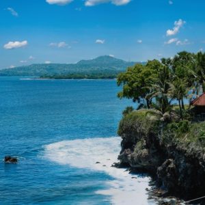Best time to visit Bali for sunny weather and spectacular coastal views along the island's shoreline