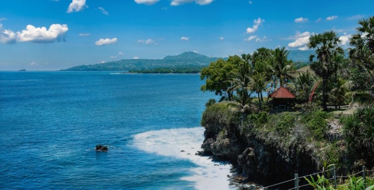 Best time to visit Bali for sunny weather and spectacular coastal views along the island's shoreline