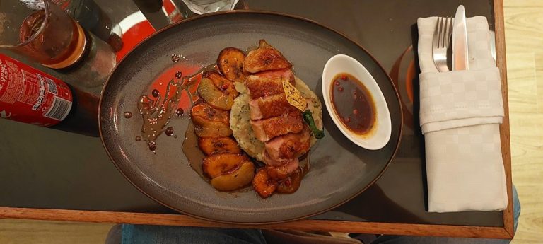 Plat de cuisine franco-malgache dans le nord de Madagascar