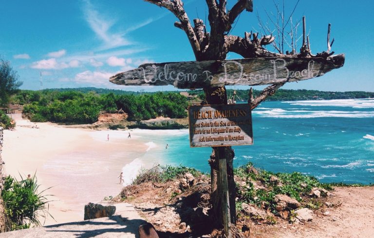 Where to stay in Bali near Dream Beach, white sand beaches, and scenic coastal cliffs