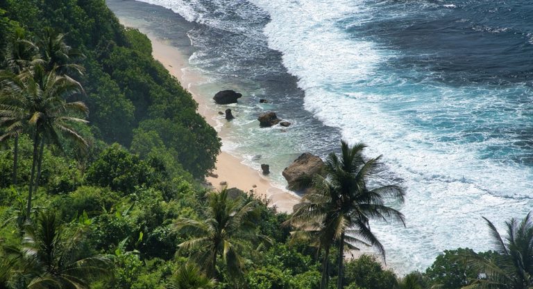 Where to stay in Bali near hidden jungle beaches, tropical coastlines, and scenic ocean views