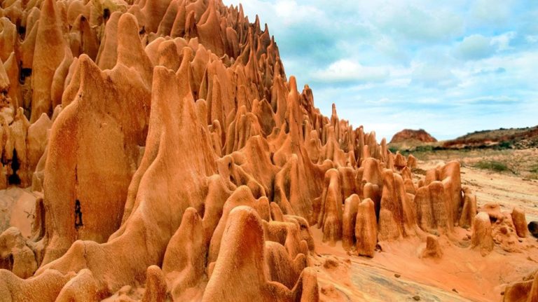 Formations rocheuses des Tsingy Rouges dans le nord de Madagascar