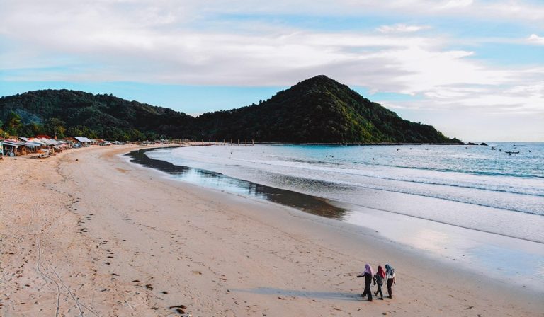 Where to stay in Bali near peaceful beaches, tropical coastlines, and scenic island landscapes