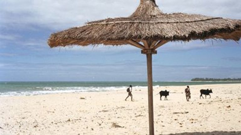 Plage tropicale près de Sambava dans le nord de Madagascar Caption: Description:
