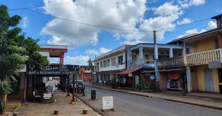 Rue commerçante à Diego Suarez dans le nord de Madagascar