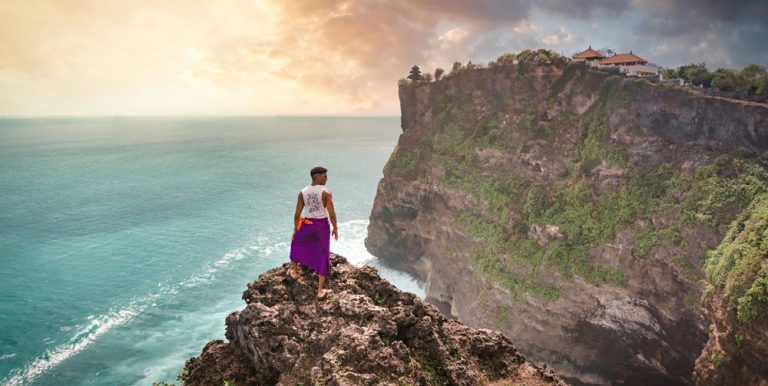 Solo female traveler overlooking the cliffs of Uluwatu in Bali – is Bali safe for solo female travellers exploring the island