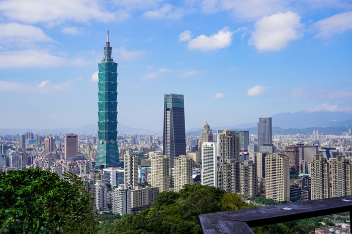 Best day trips from Taipei and Taipei skyline view with Taipei 101