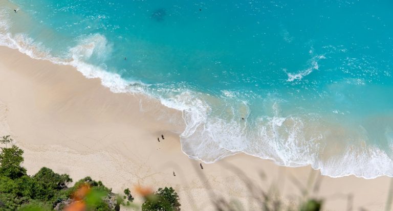 Best time to visit Bali for turquoise beaches, clear water, and sunny coastal scenery