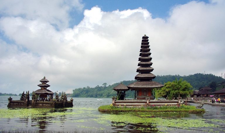 Ulun Danu Beratan Temple featured in a Bali itinerary exploring Bali’s temples, lakes, and cultural landmarks Caption: Description: