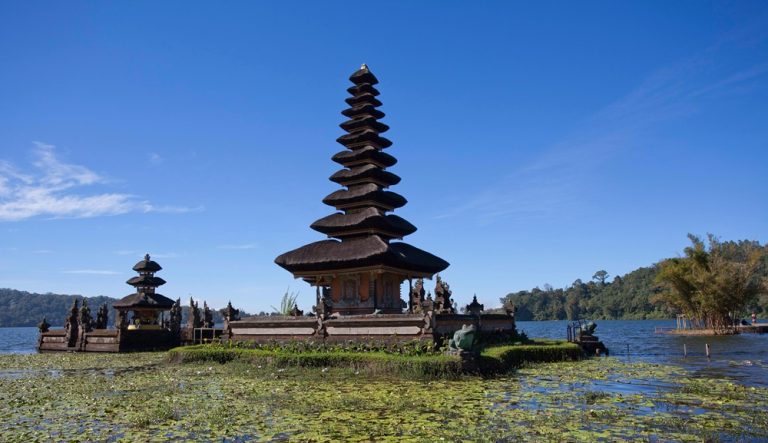 Where to stay in Bali near Ulun Danu Temple, lakeside temples, and scenic mountain landscapes
