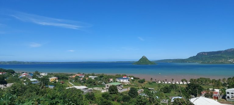 Vue panoramique sur la route vers Ramena Beach dans le nord de Madagascar