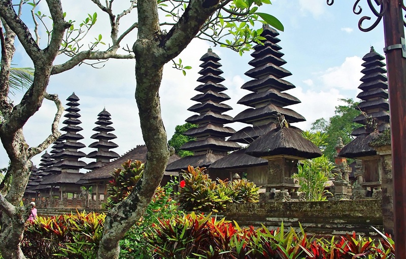 best temples in bali featuring traditional Balinese temple towers and sacred shrines
