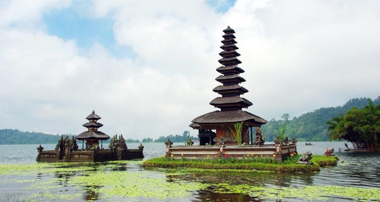 best temples in bali featuring Ulun Danu Beratan Temple floating on Lake Beratan