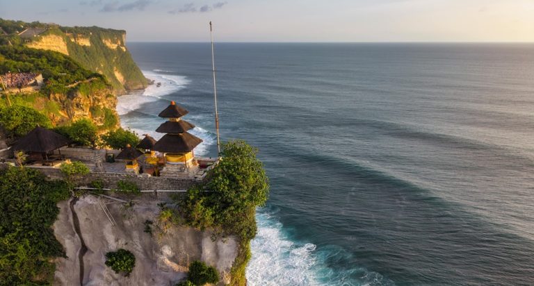 best temples in bali featuring Uluwatu Temple perched on dramatic limestone cliffs above the Indian Ocean