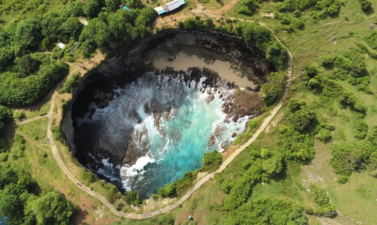Day trips from Bali featuring the spectacular Broken Beach viewpoint on Nusa Penida