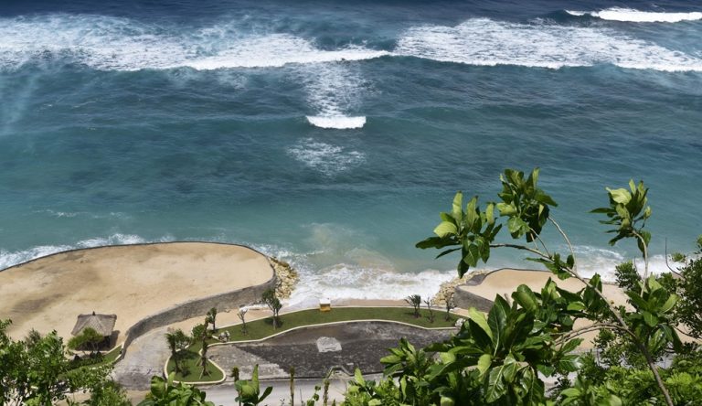 Spectacular ocean views and dramatic coastline featured in this Uluwatu travel guide