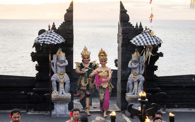 Traditional Kecak Fire Dance performance at Uluwatu Temple featured in this Uluwatu travel guide