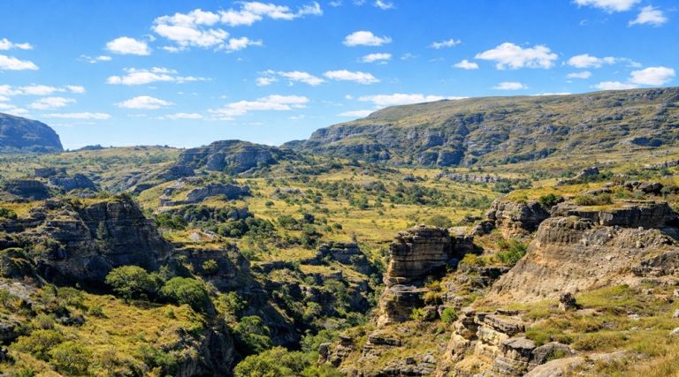 Parcs nationaux de Madagascar – formations rocheuses et canyons du Parc National de l’Isalo