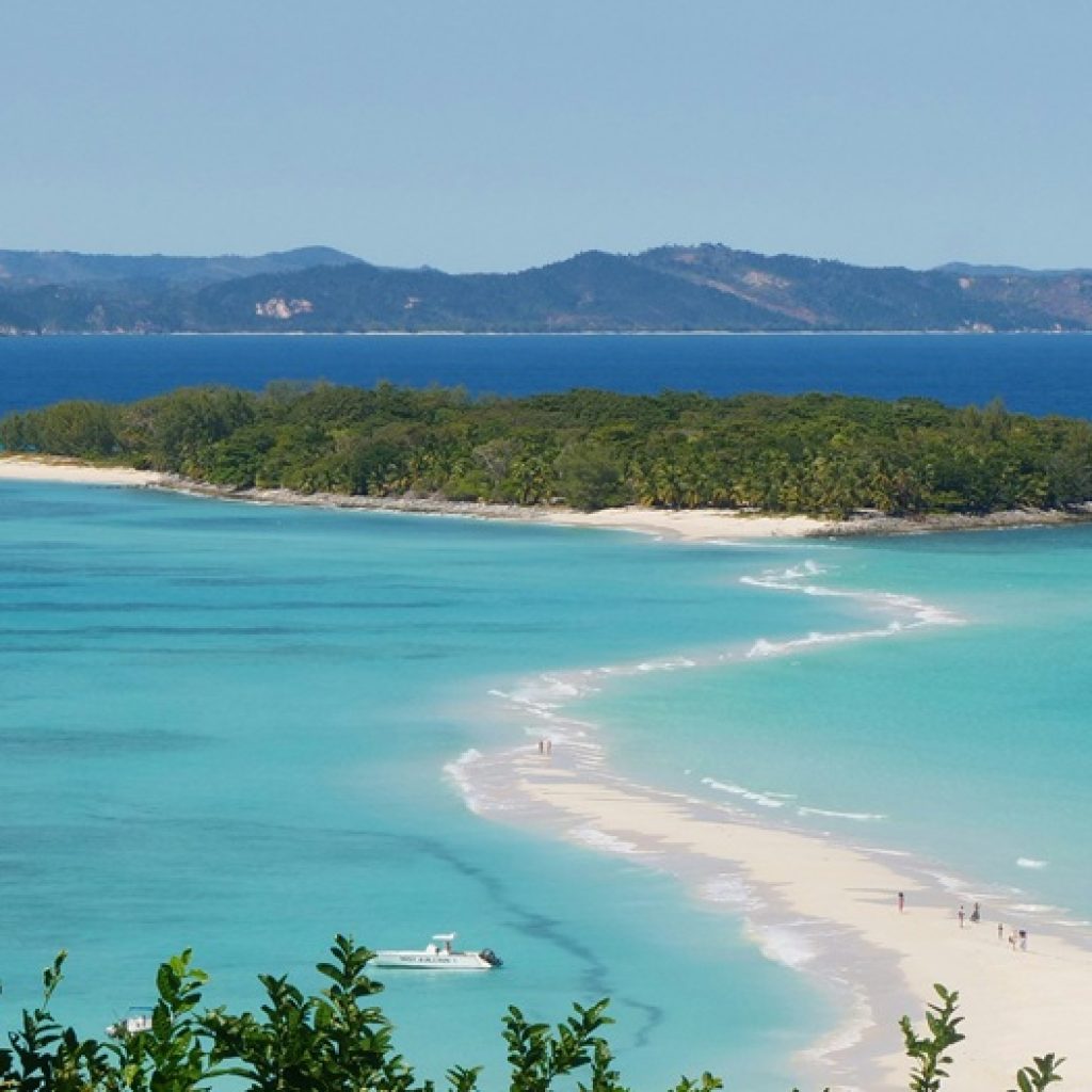 Nosy Be : vue aérienne du banc de sable de Nosy Iranja à Madagascar