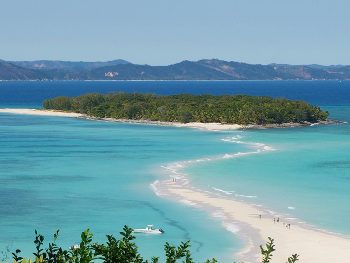 Nosy Be : vue aérienne du banc de sable de Nosy Iranja à Madagascar