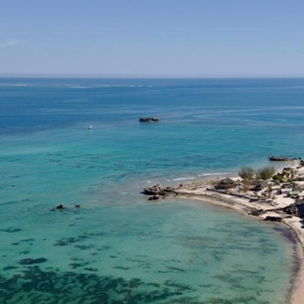 Plages de Madagascar à Sainte-Marie avec lagon turquoise et bancs de sable sur la côte est
