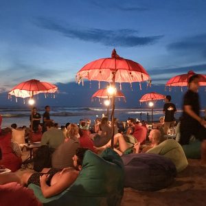 Seminyak travel guide showing travelers enjoying a beachside sunset atmosphere in Seminyak, Bali