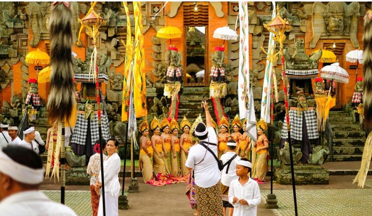 Ubud travel guide featuring a traditional Balinese ceremony and cultural performance in Ubud, Bali Caption Description