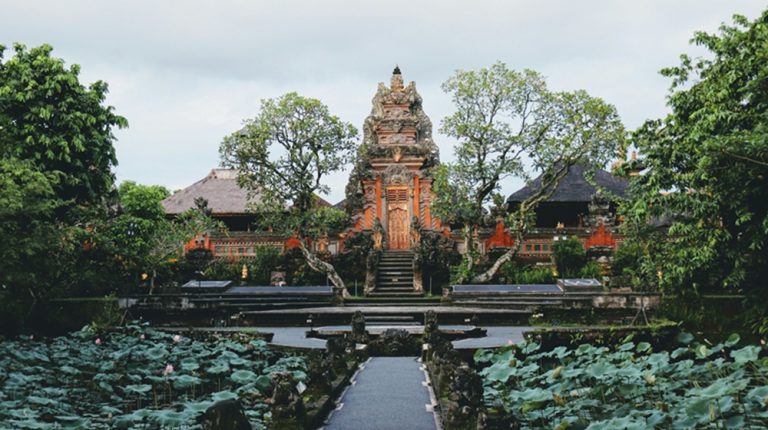 Ubud travel guide featuring traditional Balinese architecture and cultural landmarks in central Ubud, Bali