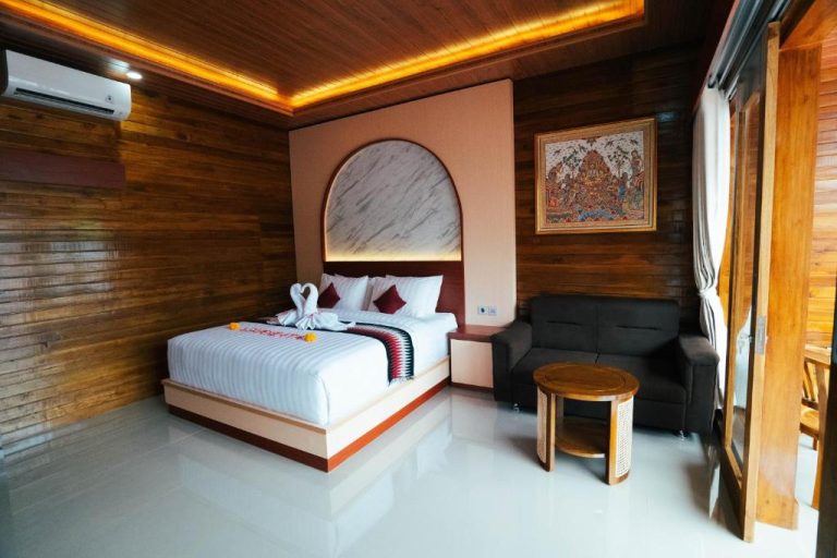 Modern room at Varigata Private Villa in Sampalan, Nusa Penida, with a king-size bed, wooden interior, and private terrace