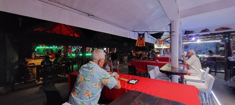 Nosy Be : ambiance nocturne au restaurant Zeburger à Ambatoloaka
