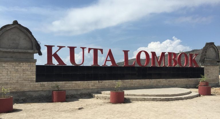 Kuta Lombok Travel Guide: The iconic Kuta Lombok welcome sign at the entrance to the town in southern Lombok, Indonesia.