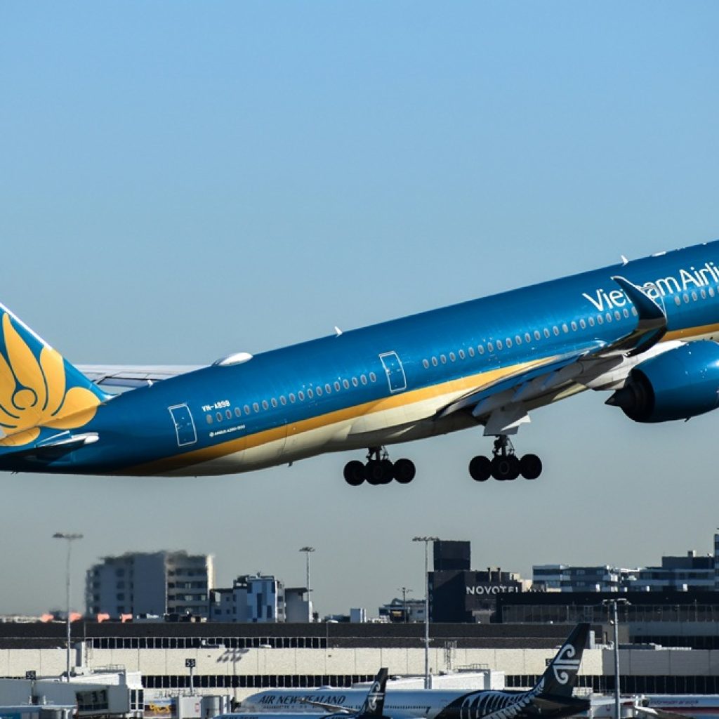 How to travel to Vietnam by air on a Vietnam Airlines passenger plane