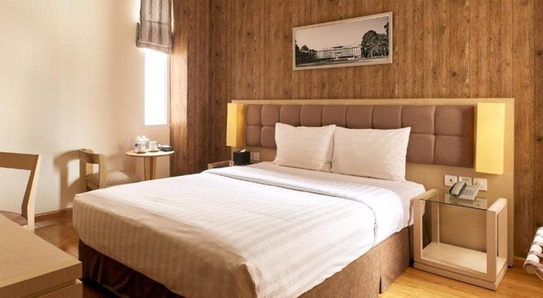 Modern guest room at GK Central Hotel in Ho Chi Minh City featuring a comfortable king-size bed and contemporary décor in the heart of District 1.