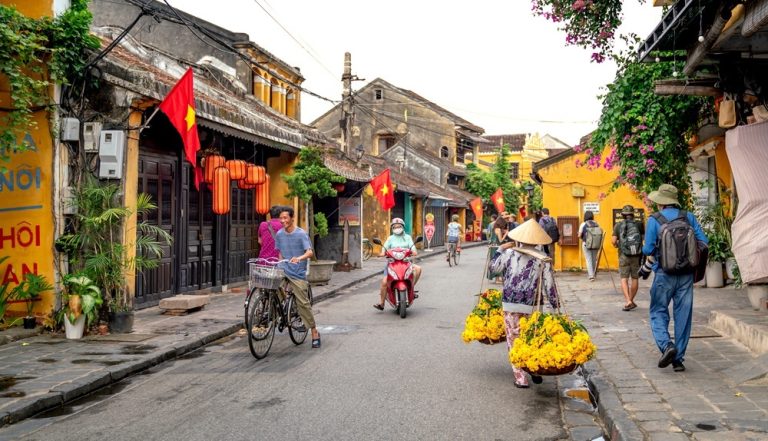 Things to do in Hoi An include exploring the historic streets, colourful buildings and everyday life of Hoi An Ancient Town. Caption Description