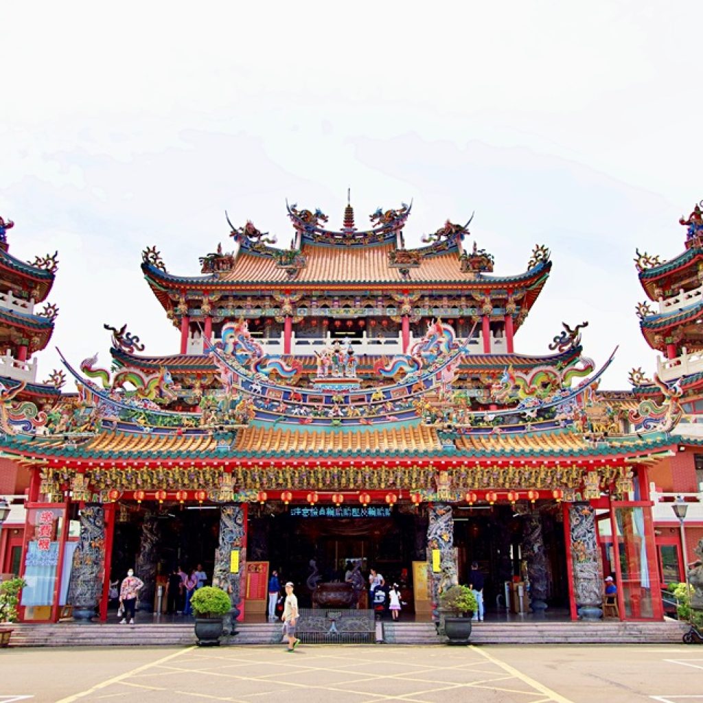 Things to do in Tainan - exploring a colourful traditional Taiwanese temple