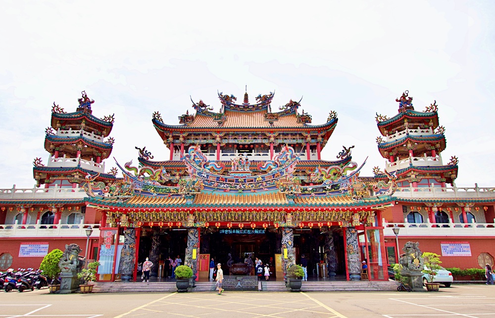 Things to do in Tainan - exploring a colourful traditional Taiwanese temple